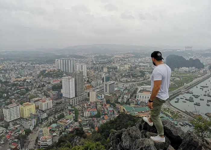 Hùng Vương Hạ Long